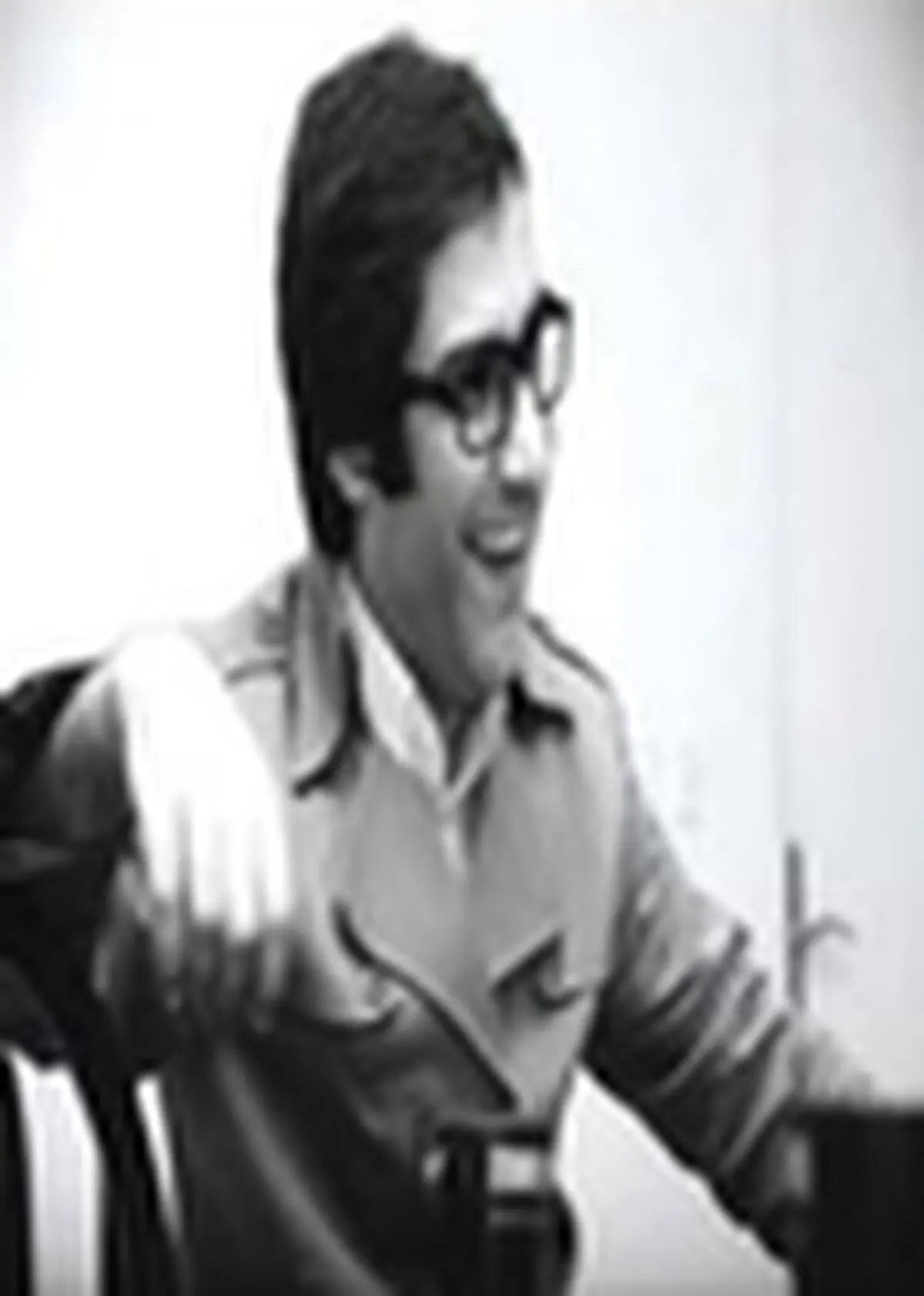 ادبیات " قزوه " شایسته " شکست حصر آبادان " نیست