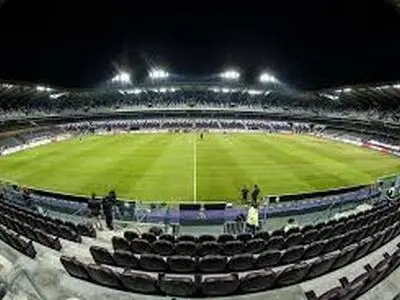 ویدئو: اتحاد هواداران اندرلخت برای برف‌روبی ورزشگاه!