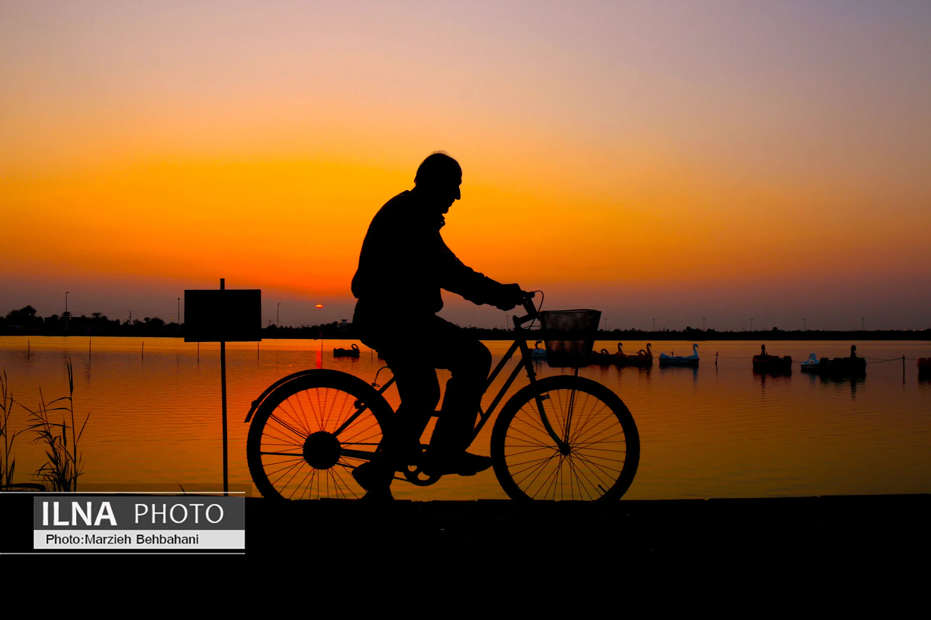 *سایه‌ی غروب در قلب آبادان؛ روایت تصویری از زندگی، نگاه و نفس‌های آخر روز*