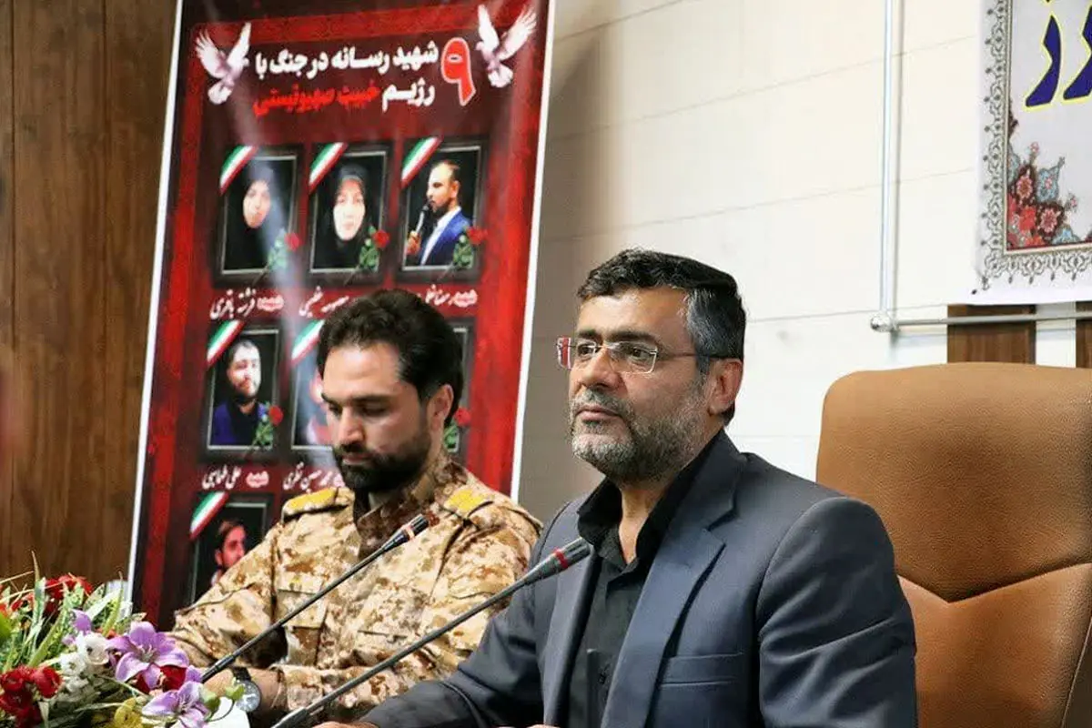 رسانهها با هوشمندی و هنرمندی پیامهای اصیل انقلاب را منتقل کنند