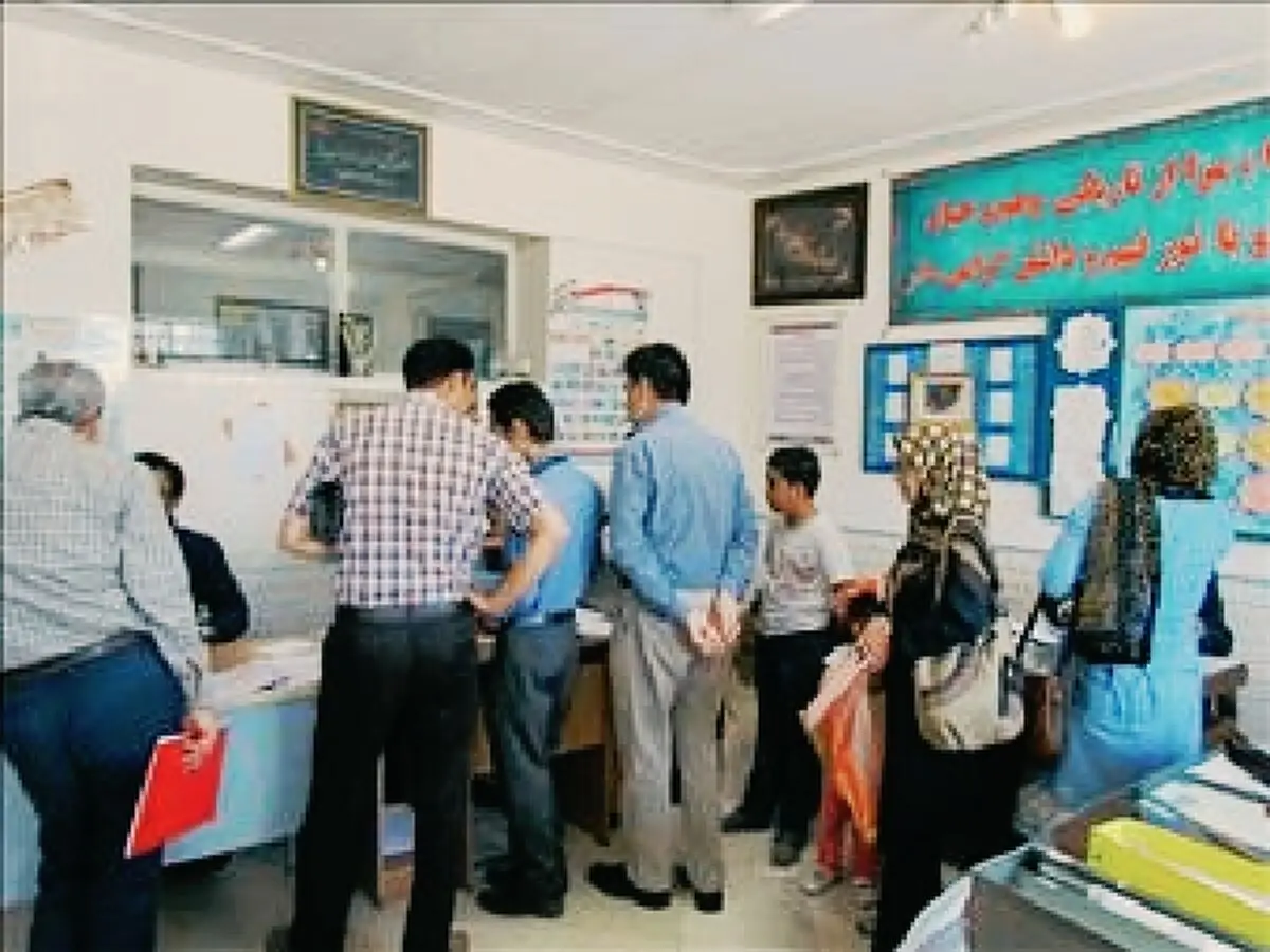 اخذ شهریه از والدین با عنوان کمک به مدرسه‌/ جمع آوری بودجه میلیاردی با پول زور!