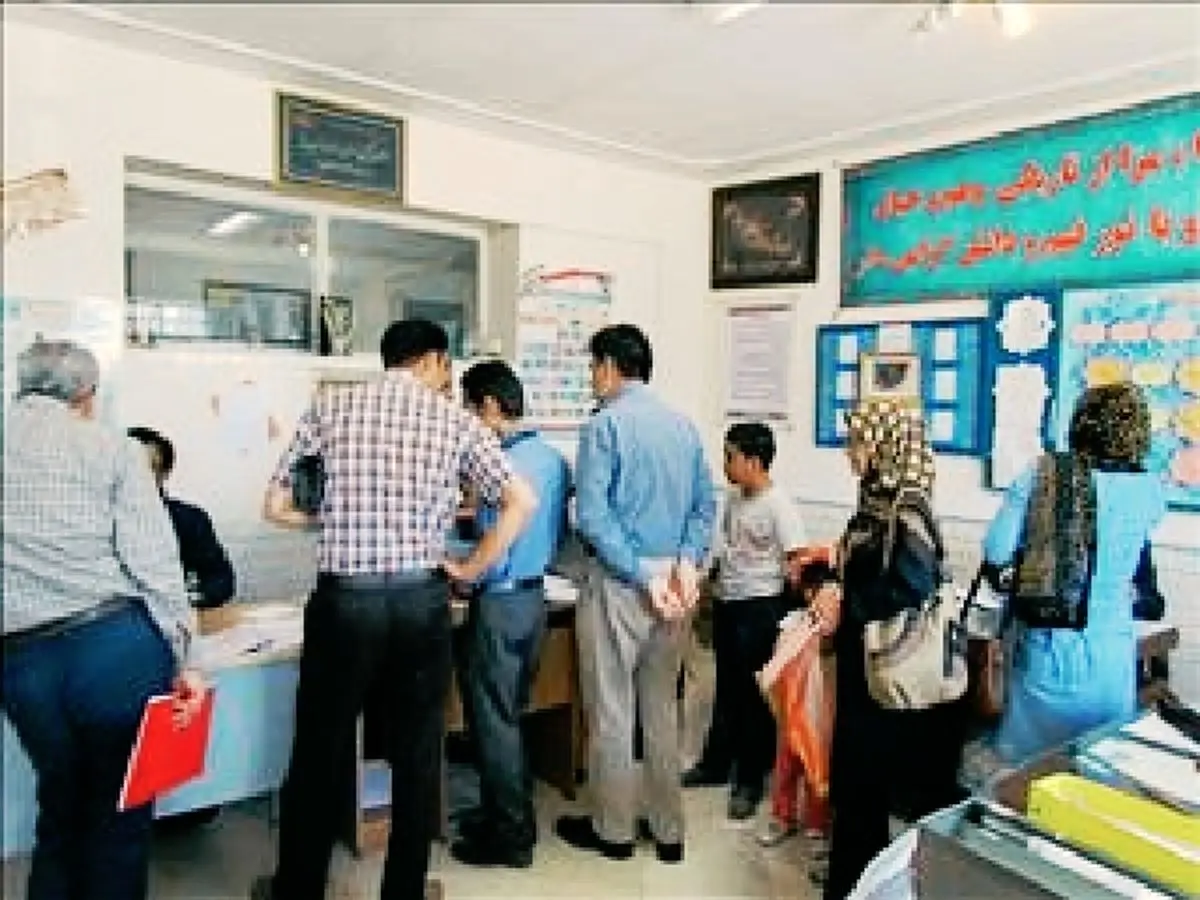 اخذ شهریه از والدین با عنوان کمک به مدرسه‌/ جمع آوری بودجه میلیاردی با پول زور!