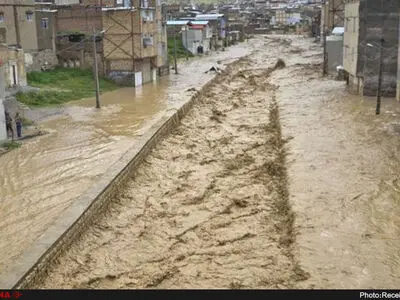 اعزام ۲۵۰ نیرو به خوزستان/ نیروهای شهرداری و استانداری تهران در حال ساخت سیل‌بند در روستاهای اهواز و سوسنگرد هستند