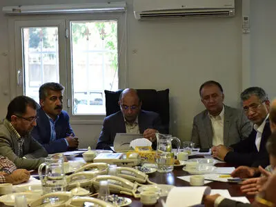 لزوم همکاری همه‌جانبه دستگاه‌ها برای مقابله با کانون ریزگردها/ تشکیل کارگروه تخصصی برای احیای تالاب صالحیه