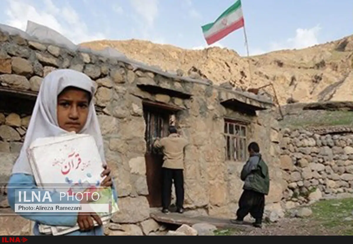 دو روایت متفاوت از دیواری که روی "معلم خاشی" فرو ریخت/ ۱۰۰۰ کلاس خشت و گِلی چند قربانی دیگر خواهد گرفت؟