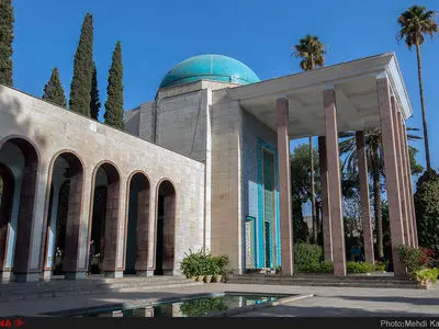 ایران زیبا / آرامگاه حافظ و سعدی در شیراز