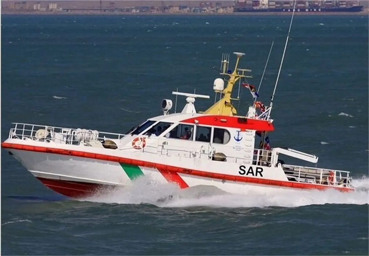 ۱۳ سرنشین قایق غیر مجاز در مسیر هرمز - قشم از غرق شدن نجات یافتند