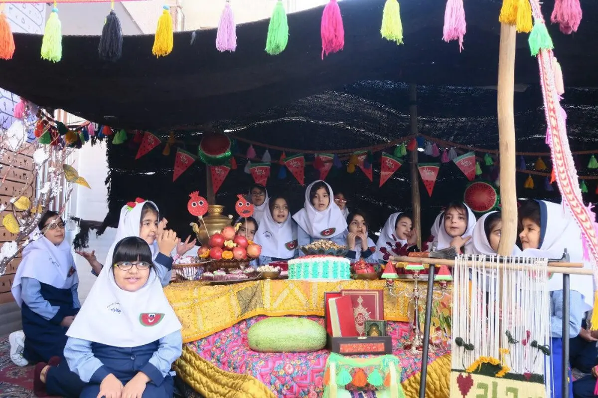برپائی آئین یلدا با هنر‌نمایی دانش‌آموزان  یک دبستان  در اهواز 
