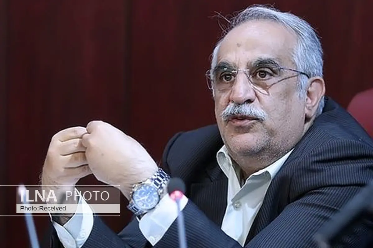ادغام بانک‌ها تکلیفی نیست/ گمرک از مجموعه وزارت اقتصاد جدا شود 