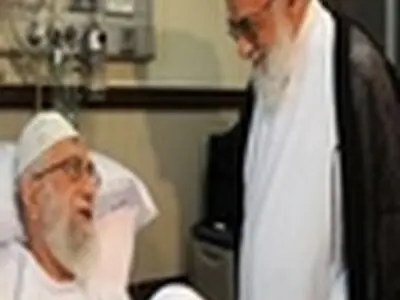 آیت الله گرامی از رهبر انفلاب عیادت کرد