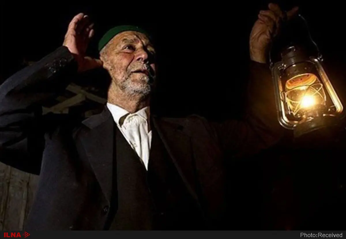 چون معتقد بودم موسیقی حرام است، به گلها نرفتم/غصه می‌خورم که چرا نگذاشتم صدایم شنیده شود