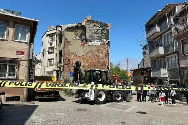 تماس تلفنی عراقچی با سرکنسول ایران در استانبول در پی وقوع زمین‌لرزه