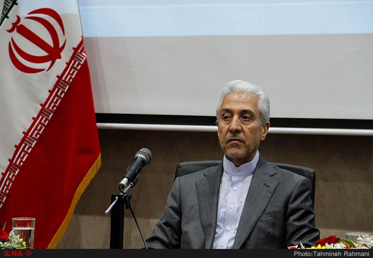 وزیر علوم از نمایندگان کارت زرد گرفت