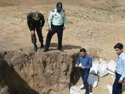 کشف یک‌ دستگاه گنج‌یاب و دستگیری 2 حفار در شهرستان خنداب