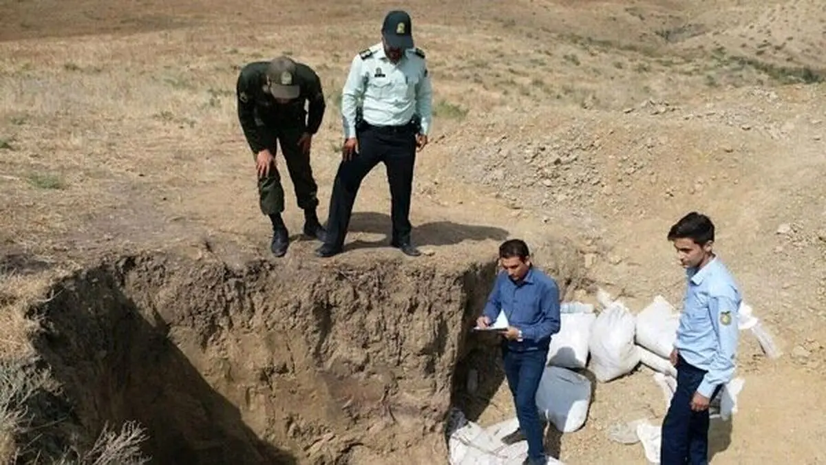 کشف یک دستگاه گنجیاب و دستگیری 2 حفار در شهرستان خنداب