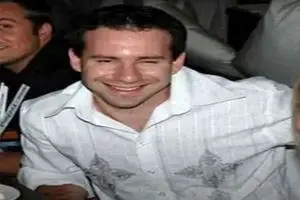 درب هر چاه فاضلاب را که برمی‌داریم یک یهودی صهیونیست آنجاست!