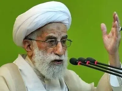 آیة الله جنتی: لا ینبغی الخشیة من امیرکا وتهویل قدراتها