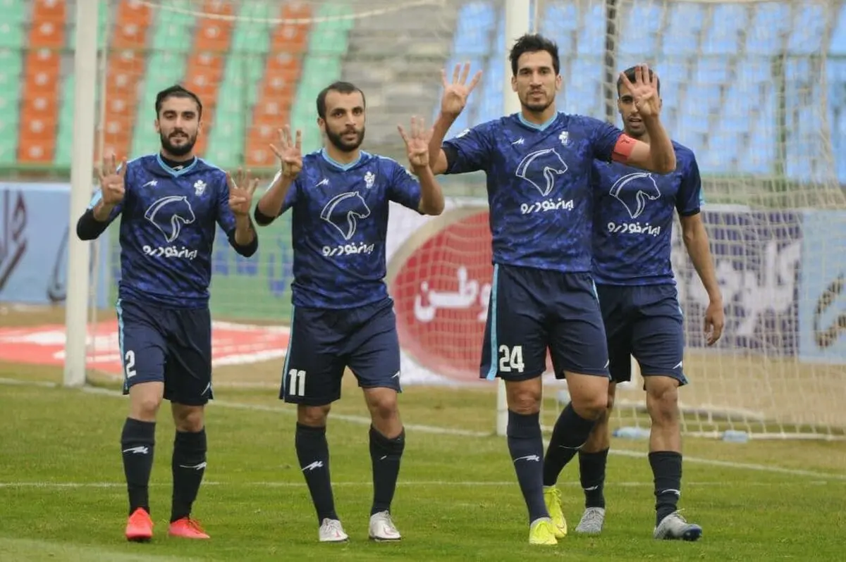حاتمی: سید جلال از جوانها بهتر بازی می کند