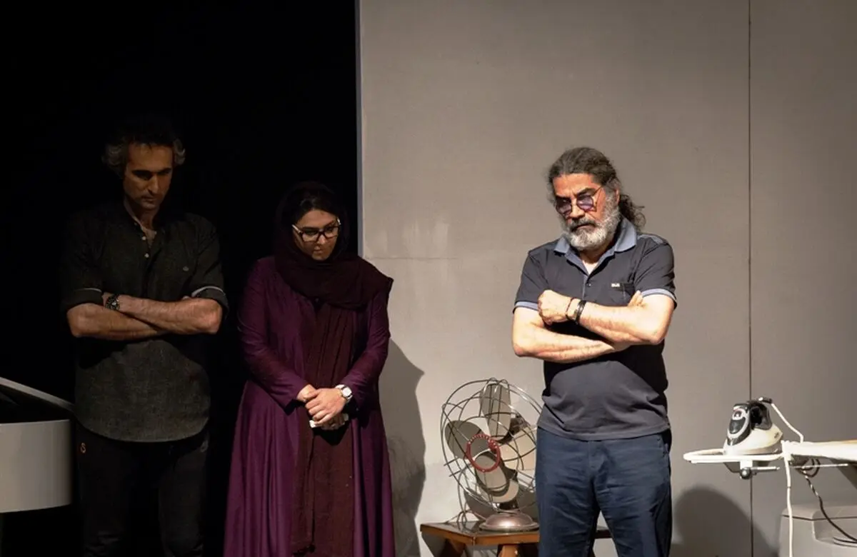 «رژه‌ی کور» با یاد صدرالدین شجره روی صحنه رفت