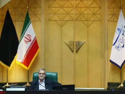 بانک مرکزی هرگز نگفته موضوع موسسه‌های مالی و اعتباری به آن‌ها مربوط نیست/ نباید جو را متشنج کنیم که بانک‌های جمهوری اسلامی مشکل دارند