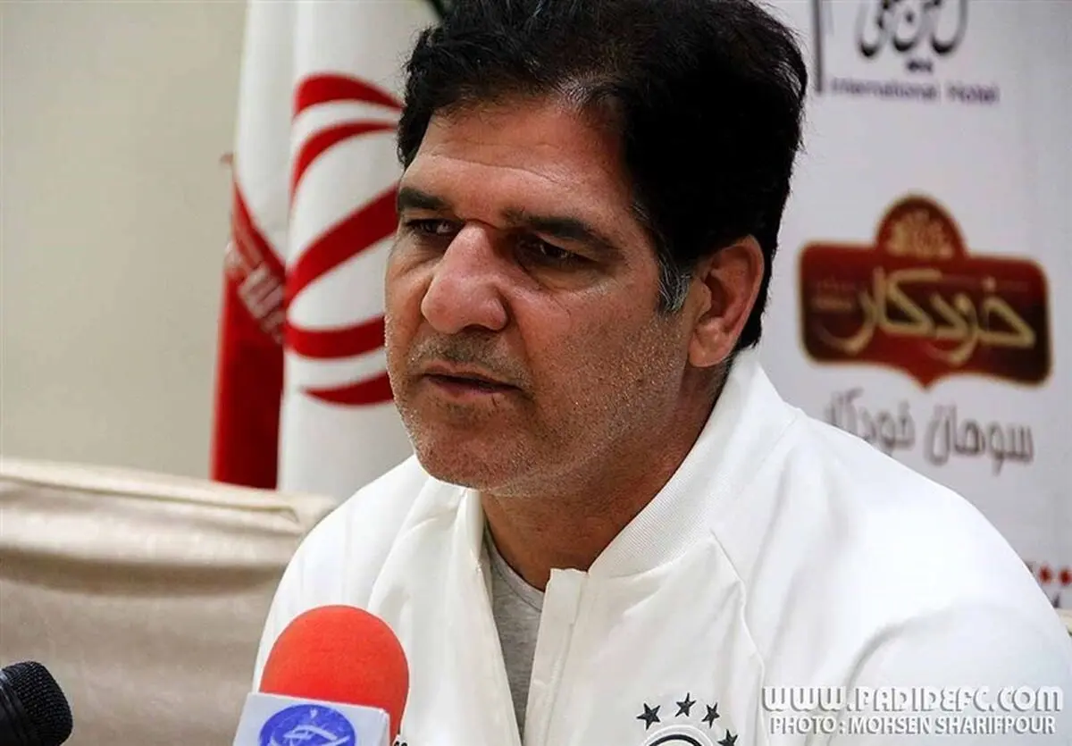 مهاجری: دنبال این بودیم که جزو 6 تیم بالای جدول باشیم / تعطیلی‌های طولانی باعث مصدومیت بازیکنانمان می شود