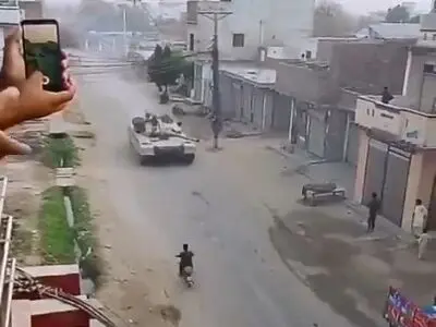 پیشروی تانک‌های پاکستان VT-1A به سمت مرز هند و پاکستان + فیلم