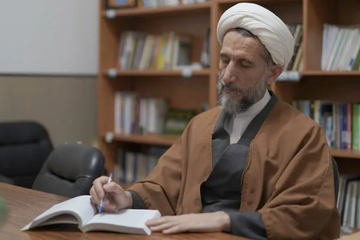 نصب بنرهای تبریک توسط امام جمعه جدید قزوین ممنوع شد