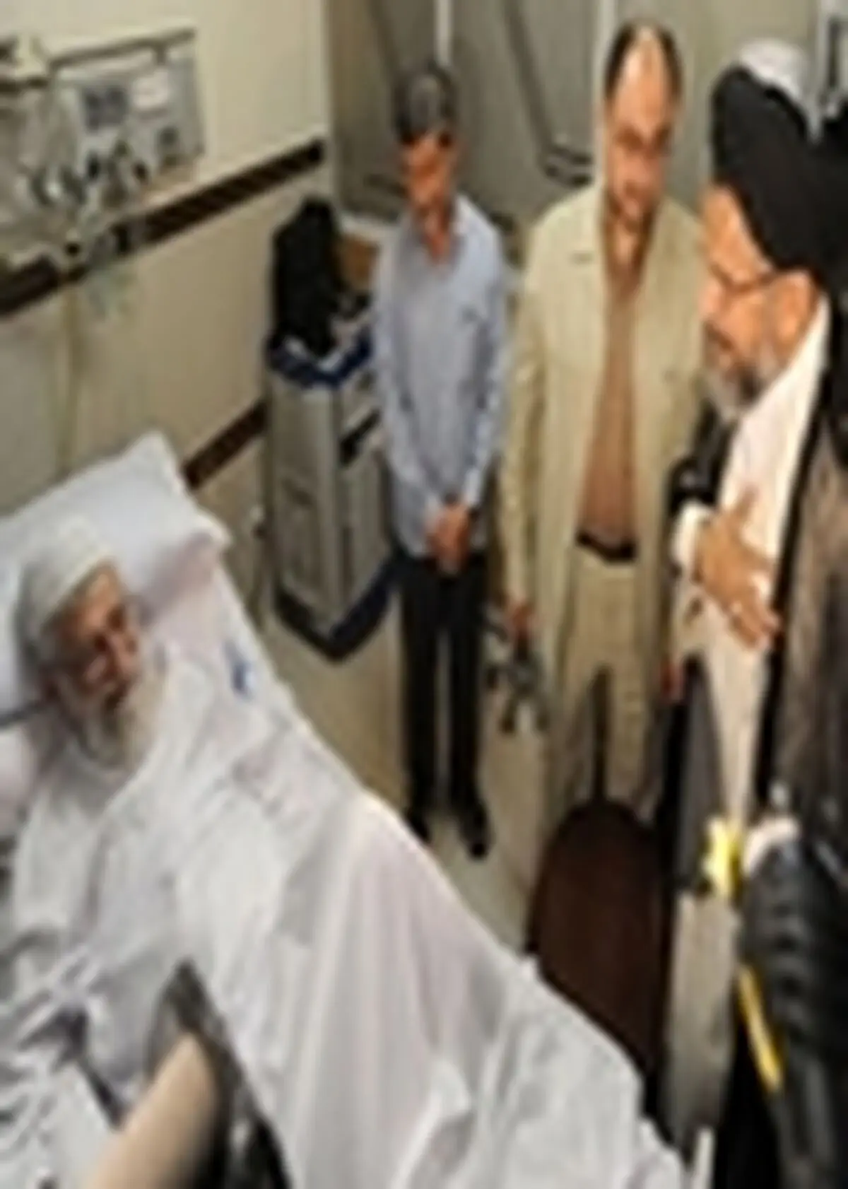 جمعی از وزرا از رهبر انقلاب عیادت کردند