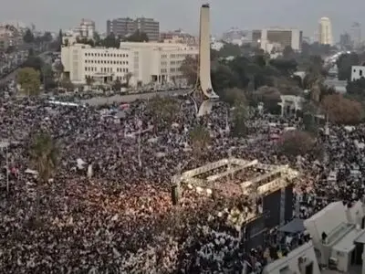 جشن و شادی مردم سوریه همچنان در خیابان های دمشق ادامه دارد + فیلم