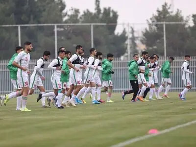 ورود بازیکنان تیم امید به ورزشگاه محل دیدار با چین(فیلم)