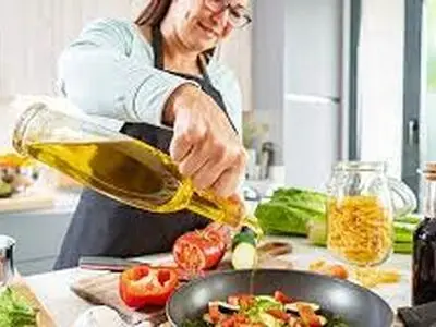 7 نکته عملی و کارآمد برای حذف روغن اضافی غذا