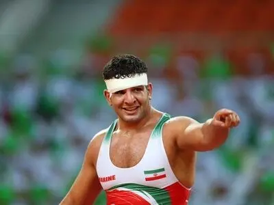 الکساندر خوتسیانیوسکی باخت/محبی حذف شد
