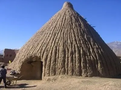 مرمت یخدان تاریخی روستای گرمن بسطام آغاز شد