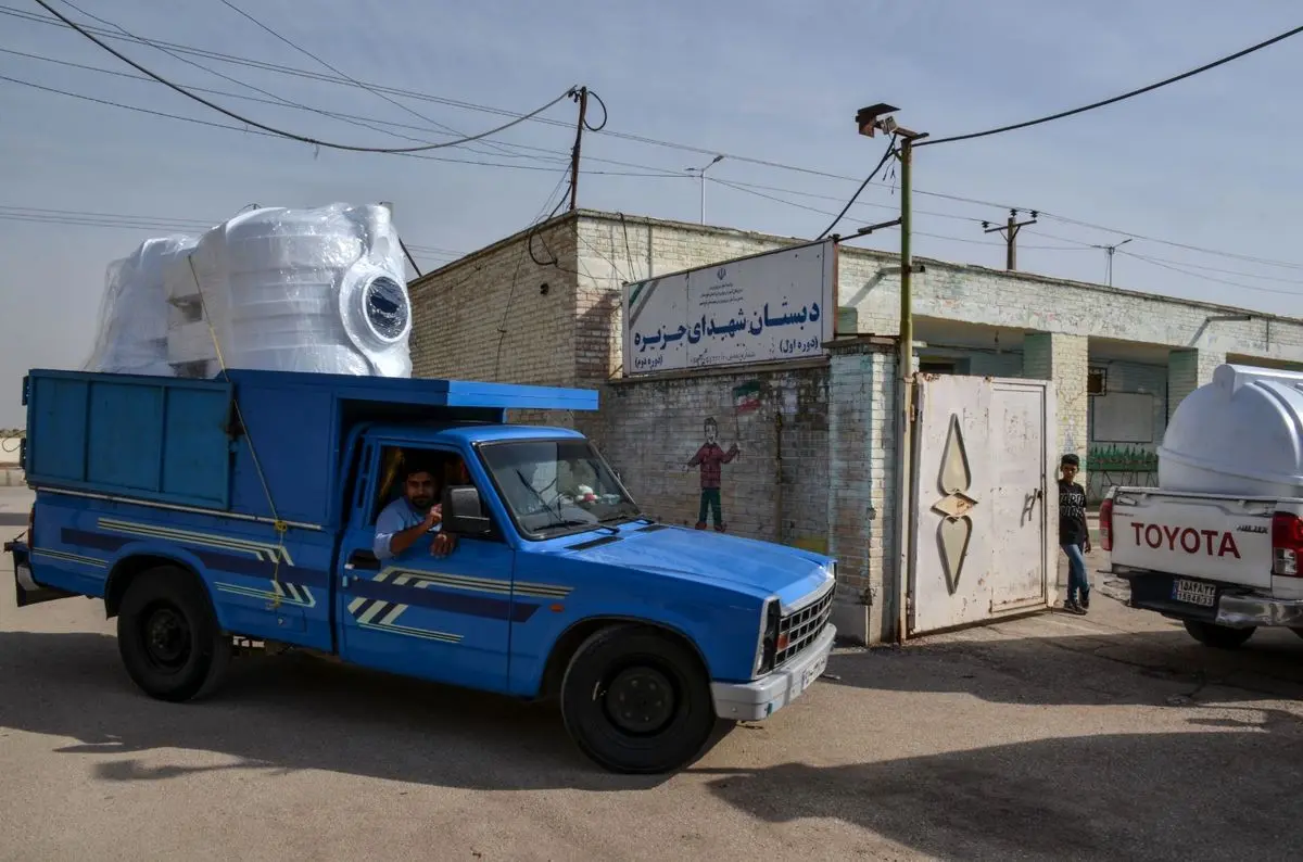 تأمین آب پایدار مدارس مینوشهر با نصب مخازن و پمپ آب