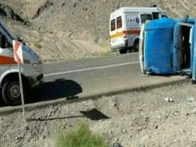 واژگونی وانت حامل کارگران در خوزستان/۱۱ نفر مصدوم شدند