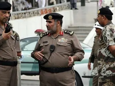 طلال بن عبدالعزیز: القوات الإیرانیة قادرة على تدمیر المملکة السعودیة خلال 24 ساعة