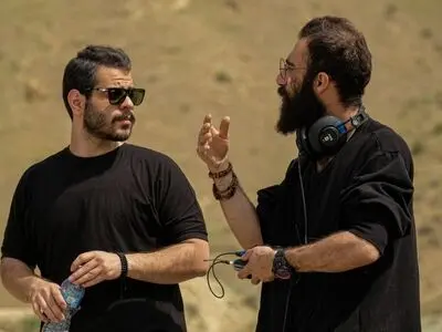 «فی» با روایت ماجرای یک دستیار کارگردان جلوی دوربین رفت