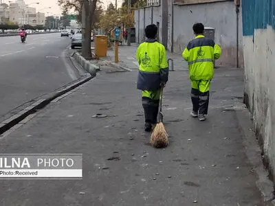 رفتگری افراد زیر ۱۸ سال در سطح شهر تهران همچنان ادامه دارد/ برای نظافت معابر عمدتا از اتباع بیگانه استفاده می‌شود