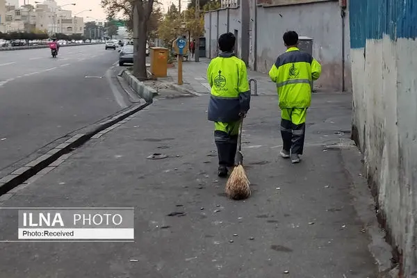رفتگری افراد زیر ۱۸ سال در سطح شهر تهران همچنان ادامه دارد/ برای نظافت معابر عمدتا از اتباع بیگانه استفاده می‌شود