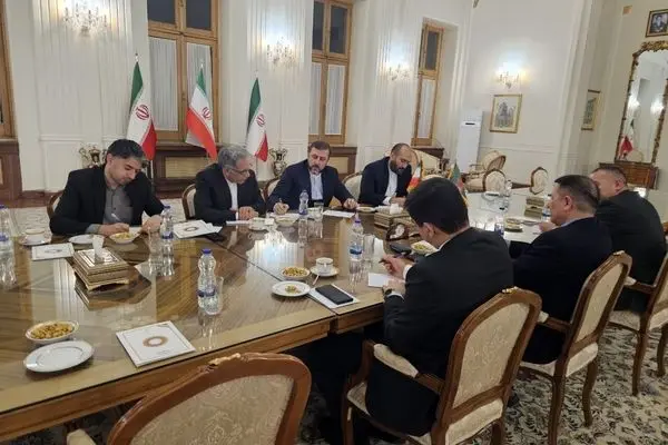 نائب وزير الخارجية الإيراني يلتقي الممثل الخاص لتركمانستان لشؤون بحر قزوين