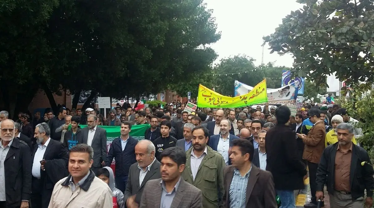 راهپیمایی باشکوه 22 بهمن مردم بوشهر زیر ترنم باران رحمت الهی