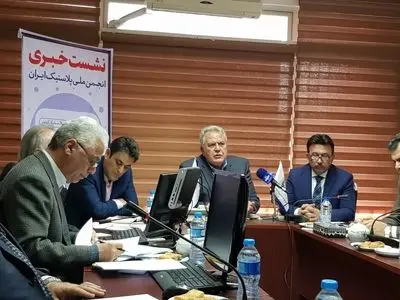 جولان پتروشیمی‌ها در بازار مواد اولیه / تخفیف 20 درصدی مواد اولیه به خارجی‌ها گران فروشی 40 درصدی به داخلی‌ها