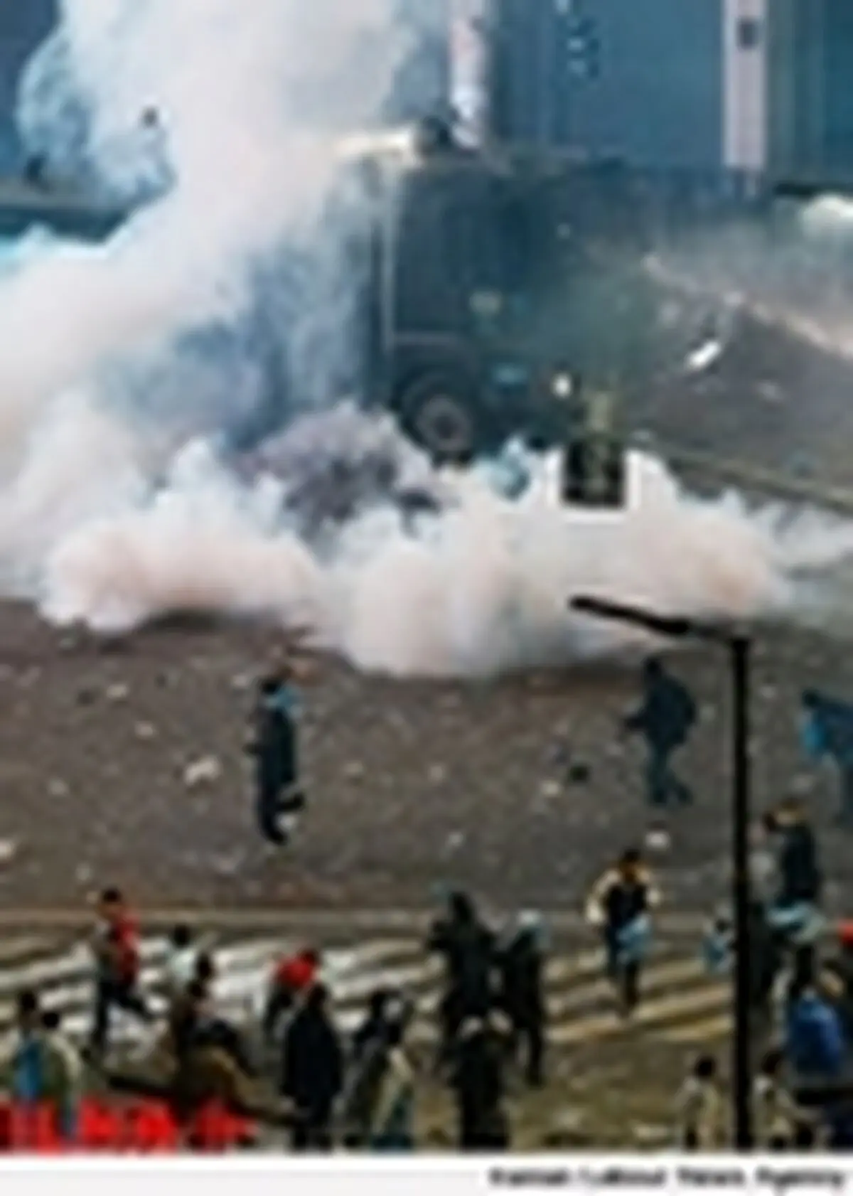 هواداران تیم فوتبال آرژانتین با پلیس ضدشورش درگیر شدند