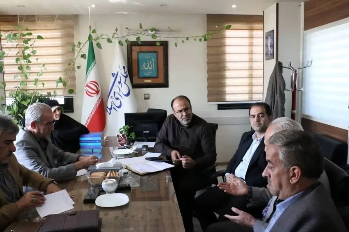 پیگیری مشکلات درمان کارگران با حضور نماینده مجلس و فعالان کارگری اصفهان