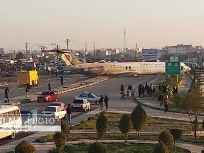 تقدیر از تیم انتقال هواپیمای حادثه دیده فرودگاه بندر ماهشهر/ عملیات مذکور یک مانور قدرت توسط صنایع پتروشیمی بود