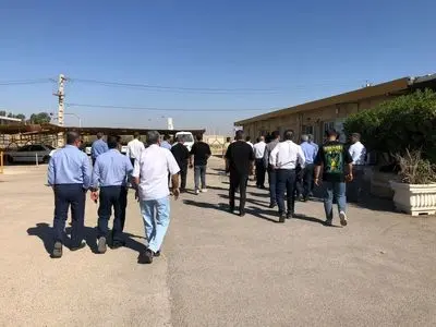 تجمع کارگران پایانه‌ها و مخازن پتروشیمی ماهشهر در اعتراض به اداره کار