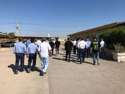 تجمع کارگران پایانه‌ها و مخازن پتروشیمی ماهشهر در اعتراض به اداره کار