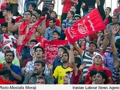 بازی فوتبال صبا قم و پرسپولیس تهران