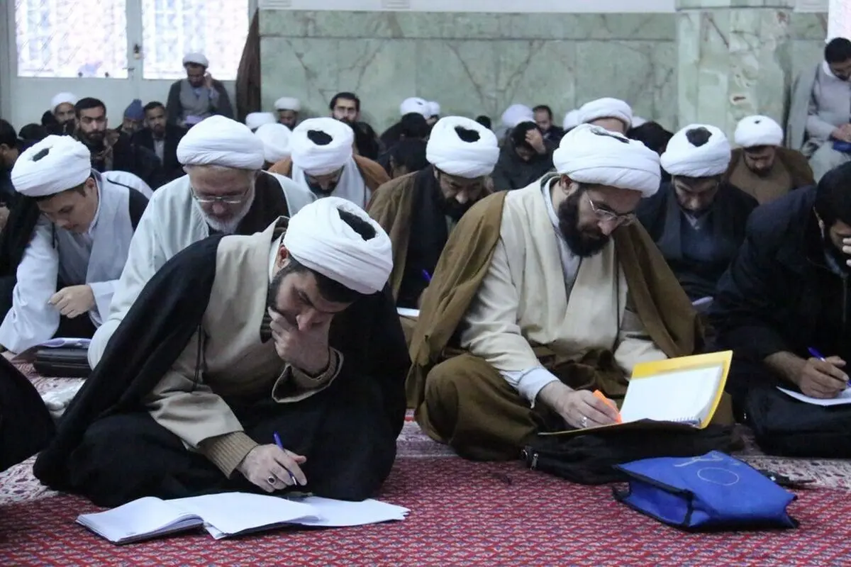 دروس هفته جای حوزه علمیه قم در جهت تبلیغ سعید جلیلی تعطیل شد