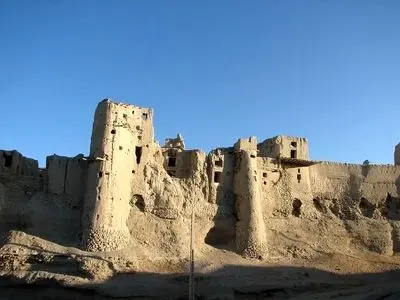 نخستین بنای چندطبقه خشت و گلی دنیا زیر تیغ مداخلات غیراصولی شهرداری/ میراث‌فرهنگی: فرصت اصلاحات داده‌ایم